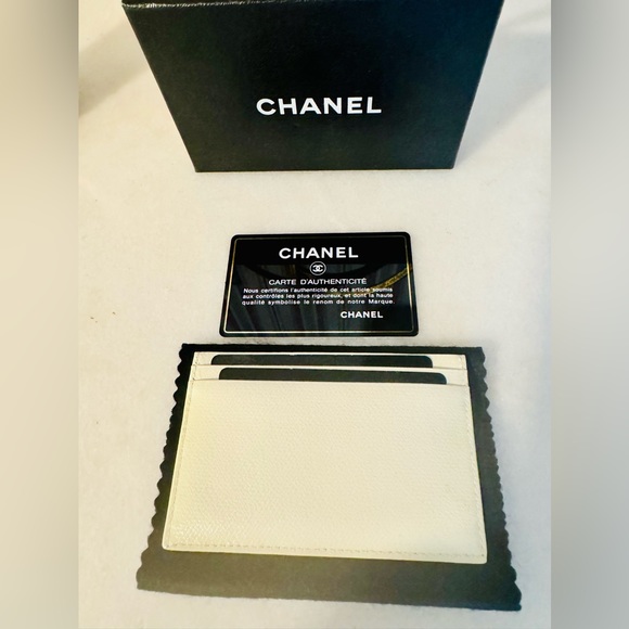 *Authentic* Chanel Card Holder *Button Collection* - Picture 5 of 13